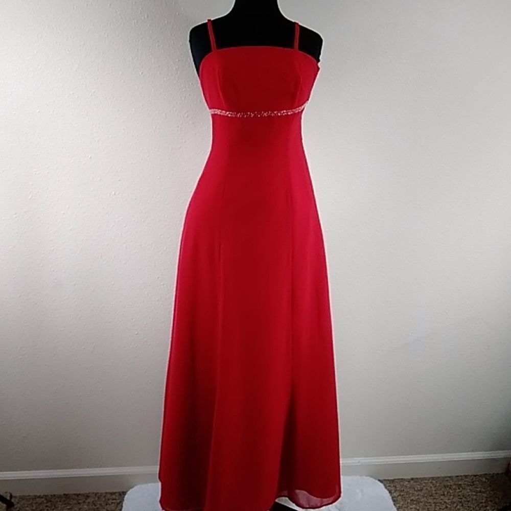B2 WOMEN DRESS SIZE 4 CHRISTMAS RED COLOR